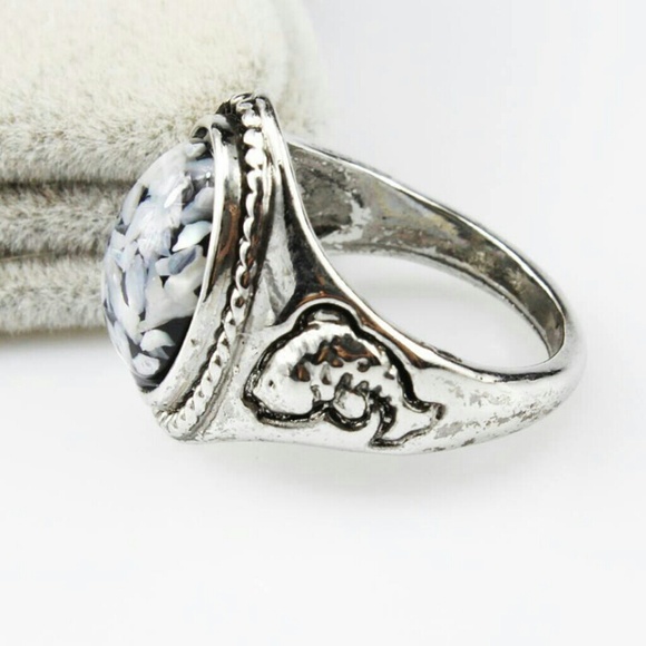 Ring - Picture 4 of 5
